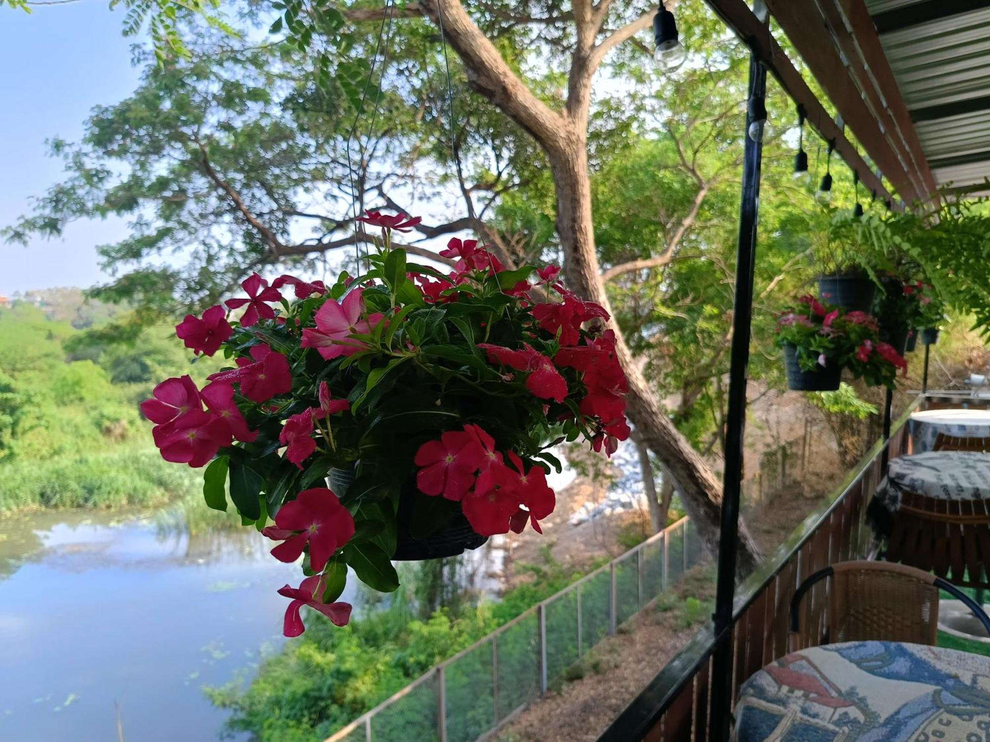 Bussaracum Resort Kanchanaburi Exterior foto